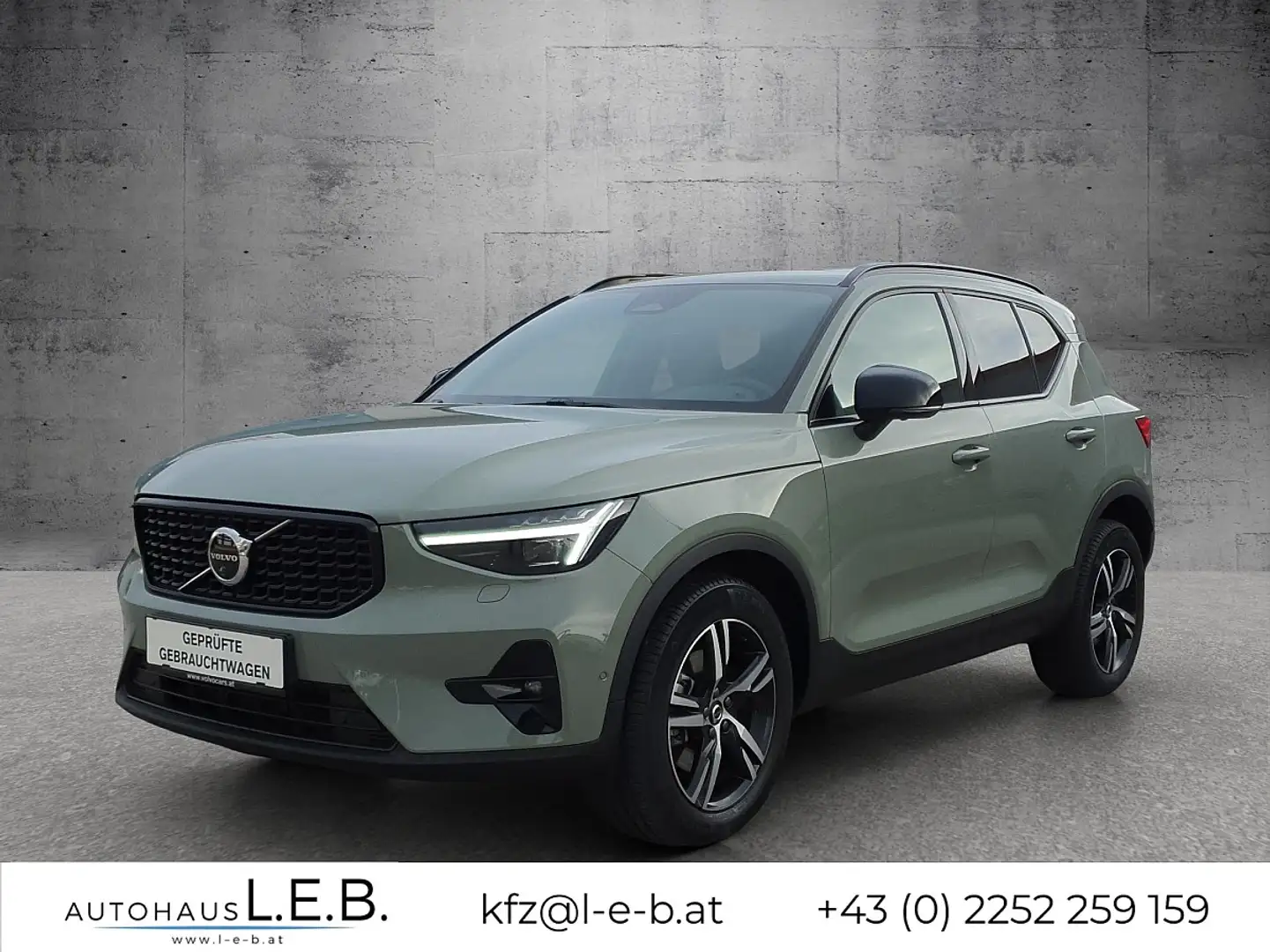 Volvo XC40 B3 Plus Dark Aut. Grün - 1