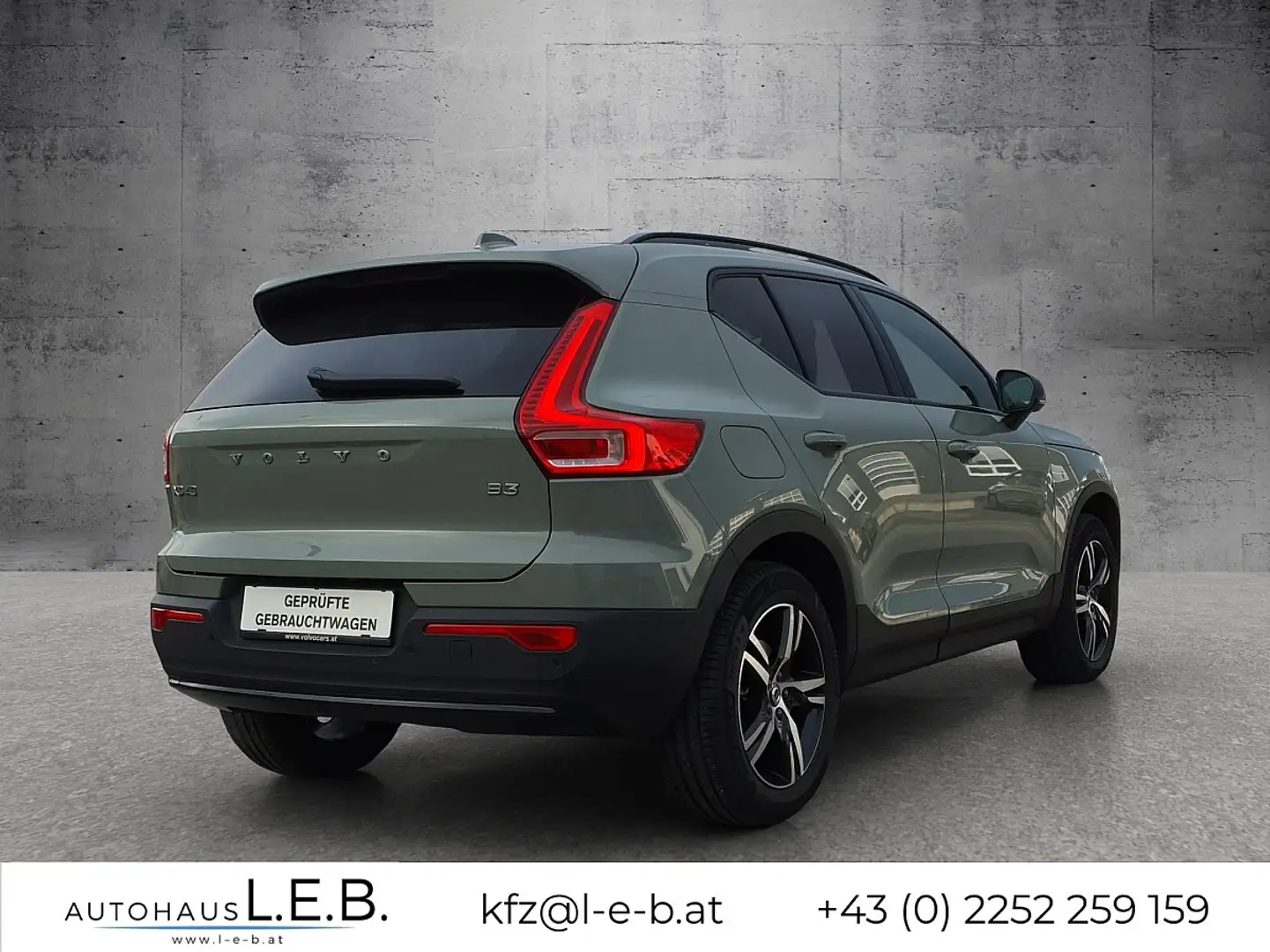 Volvo XC40 B3 Plus Dark Aut. Grün - 2