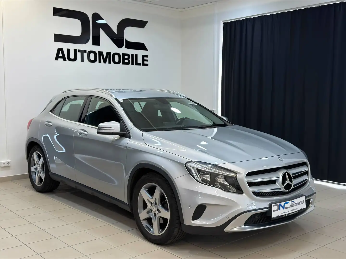 Mercedes-Benz GLA 180 CDI Aut. Urban*AHK*SPORTSITZE*SHZ* Grau - 1