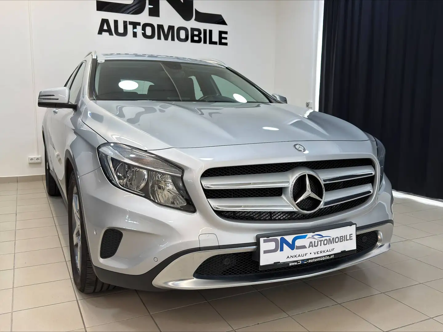 Mercedes-Benz GLA 180 CDI Aut. Urban*AHK*SPORTSITZE*SHZ* Grau - 2