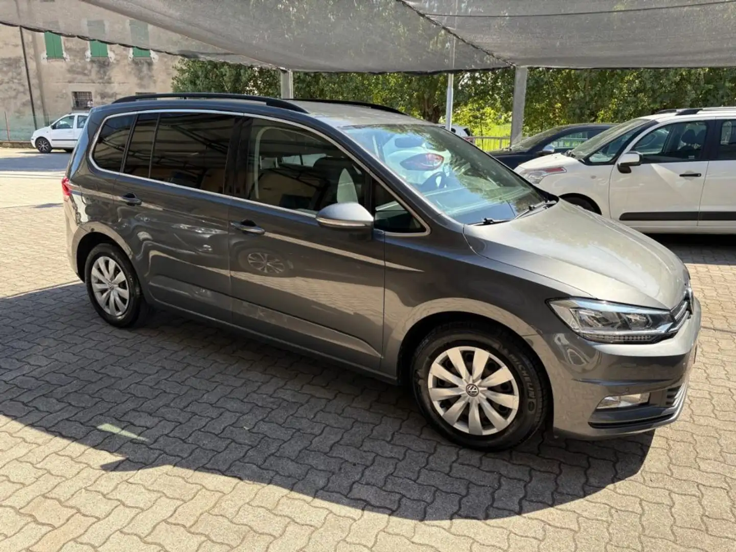 Volkswagen Touran 2.0 TDI 150 CV SCR DSG ExecutiIve 7 POSTI Grigio - 1