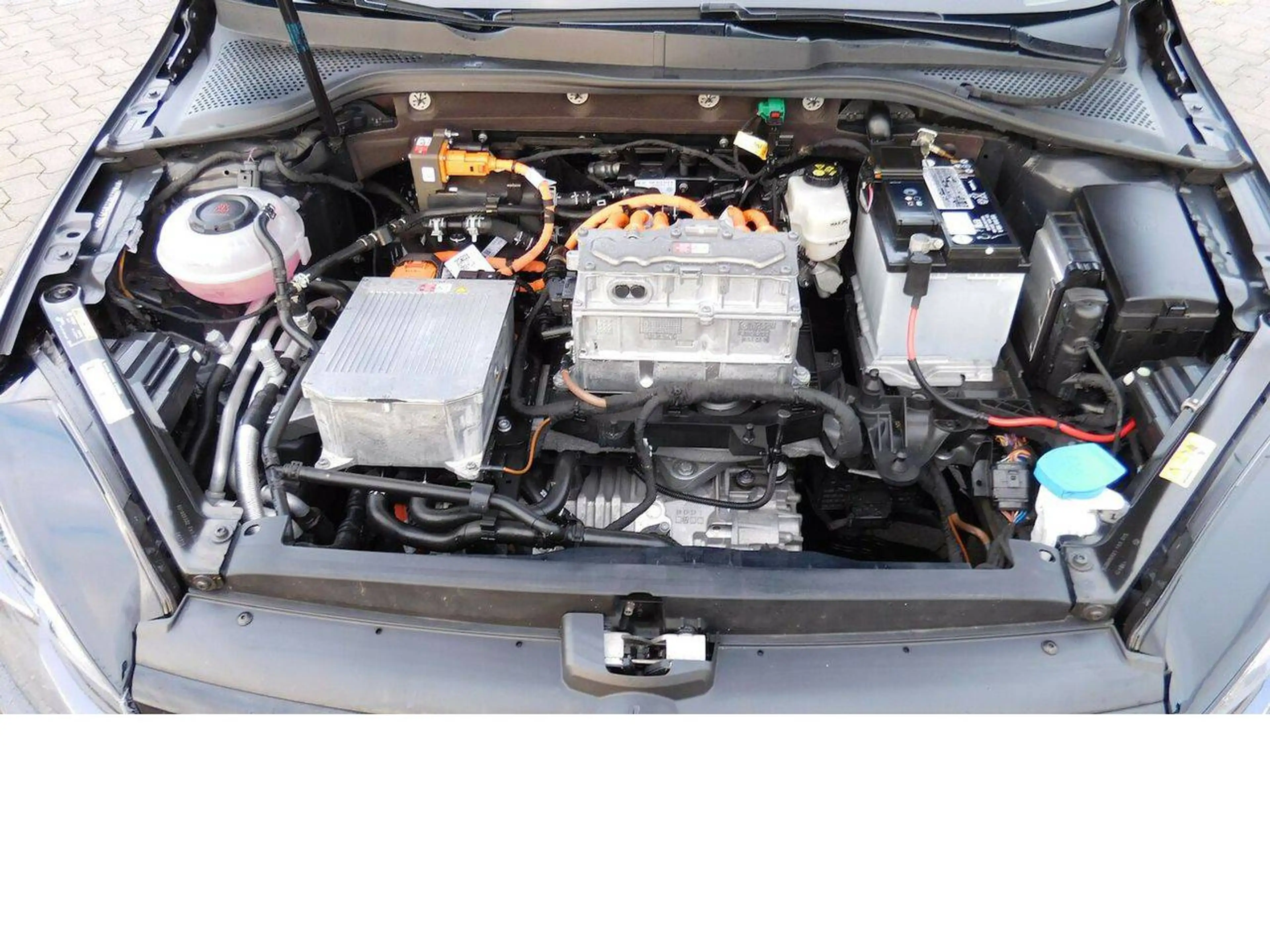 Volkswagen e-Golf Comf/Autom/Navi/LED/SitzH/PDC/behFrontscheibe/ALU — photo 6