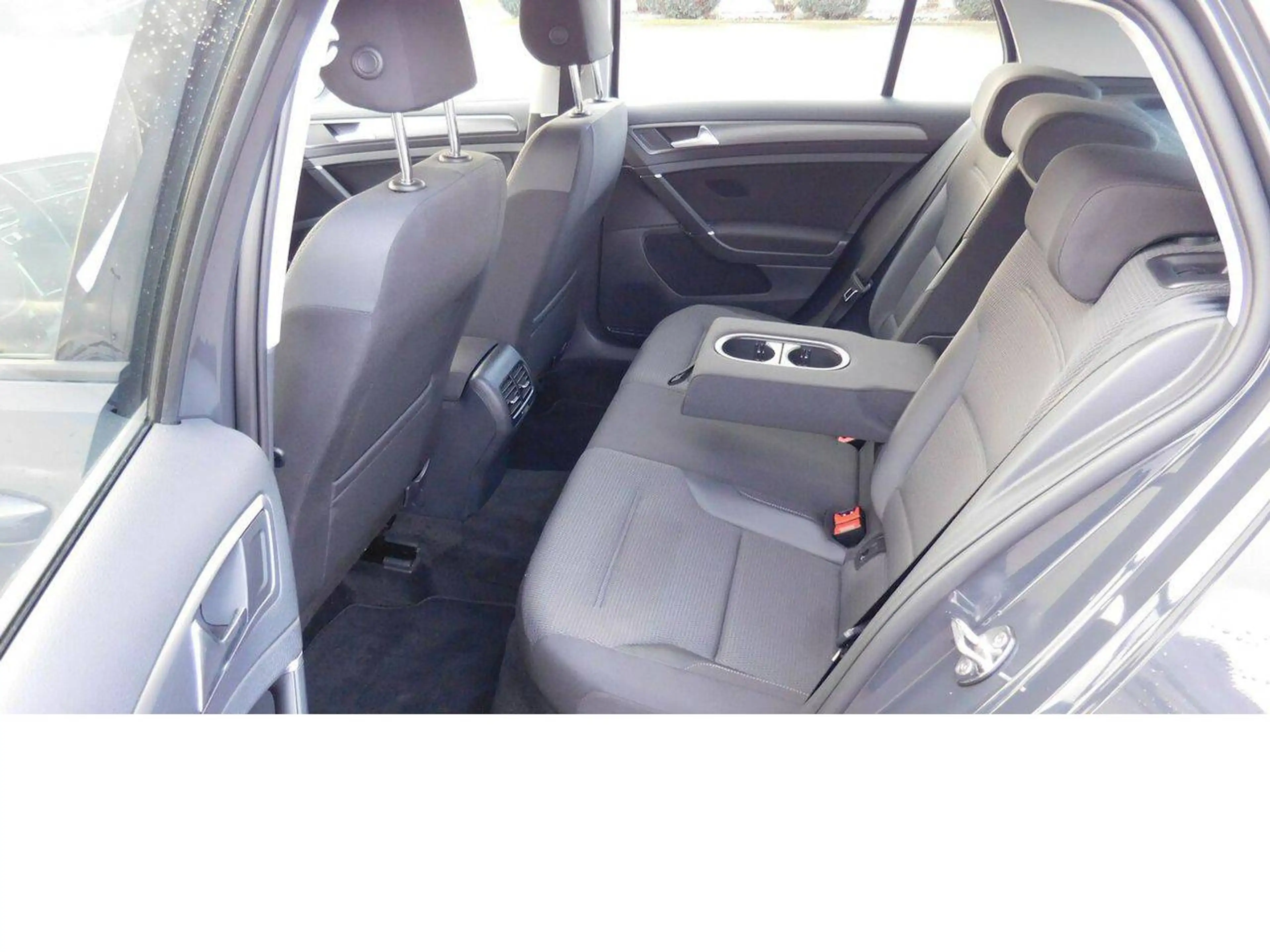 Volkswagen e-Golf Comf/Autom/Navi/LED/SitzH/PDC/behFrontscheibe/ALU — photo 11