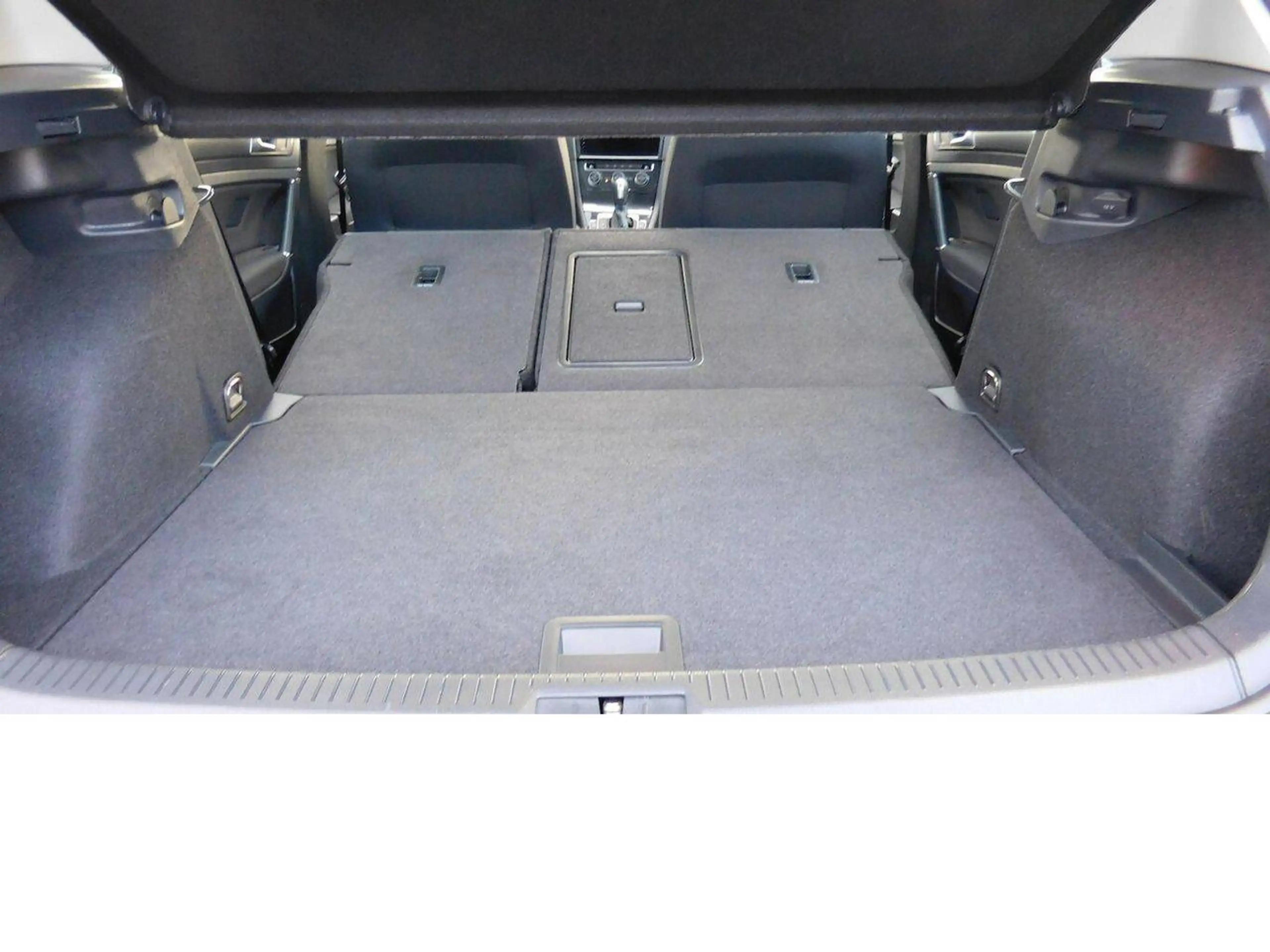 Volkswagen e-Golf Comf/Autom/Navi/LED/SitzH/PDC/behFrontscheibe/ALU — photo 8