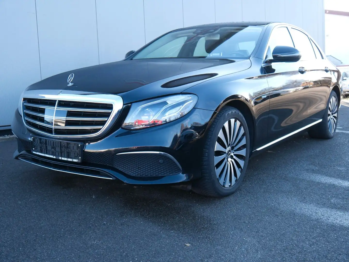 Mercedes-Benz E 350 e Lim. NAVI/LED/WIDESCREEN/DISTR Noir - 1