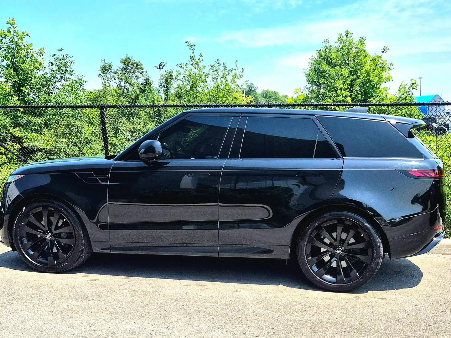 2023 Land Rover Range Rover Sport | $ 89,999 | 88,000 km | Gas/Electric ...