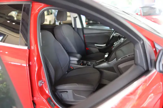 Ford Focus view 13