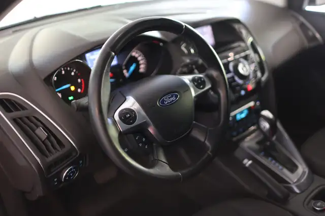 Ford Focus view 11