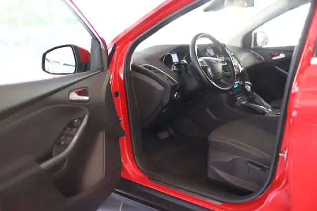 Ford Focus view 10
