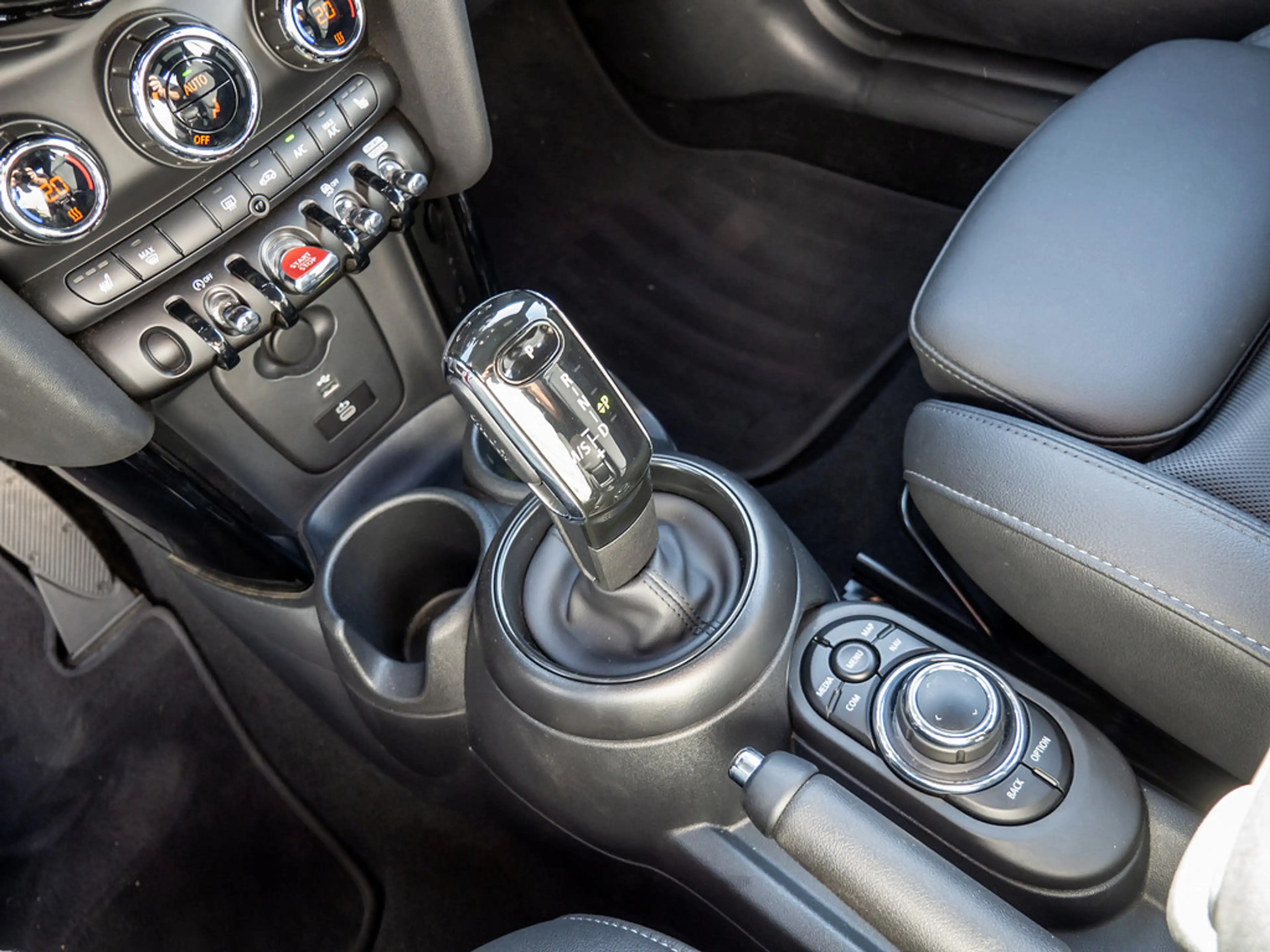 MINI Cooper Cabrio Classic Trim NAVI+KAMERA+KEYLES — photo 15