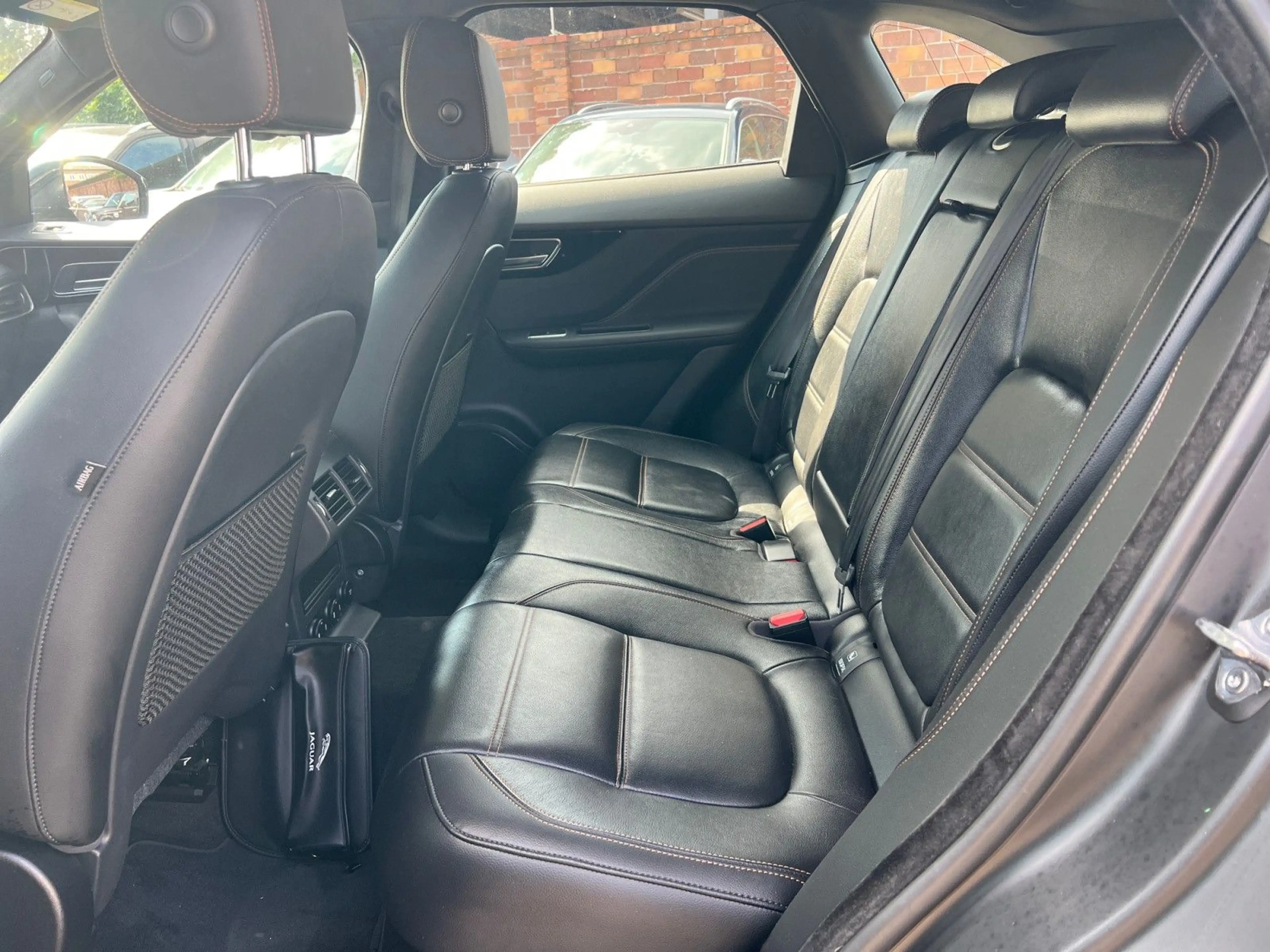 Jaguar F-Pace 25d Prestige AWD/Panorama/Kamera — photo 14