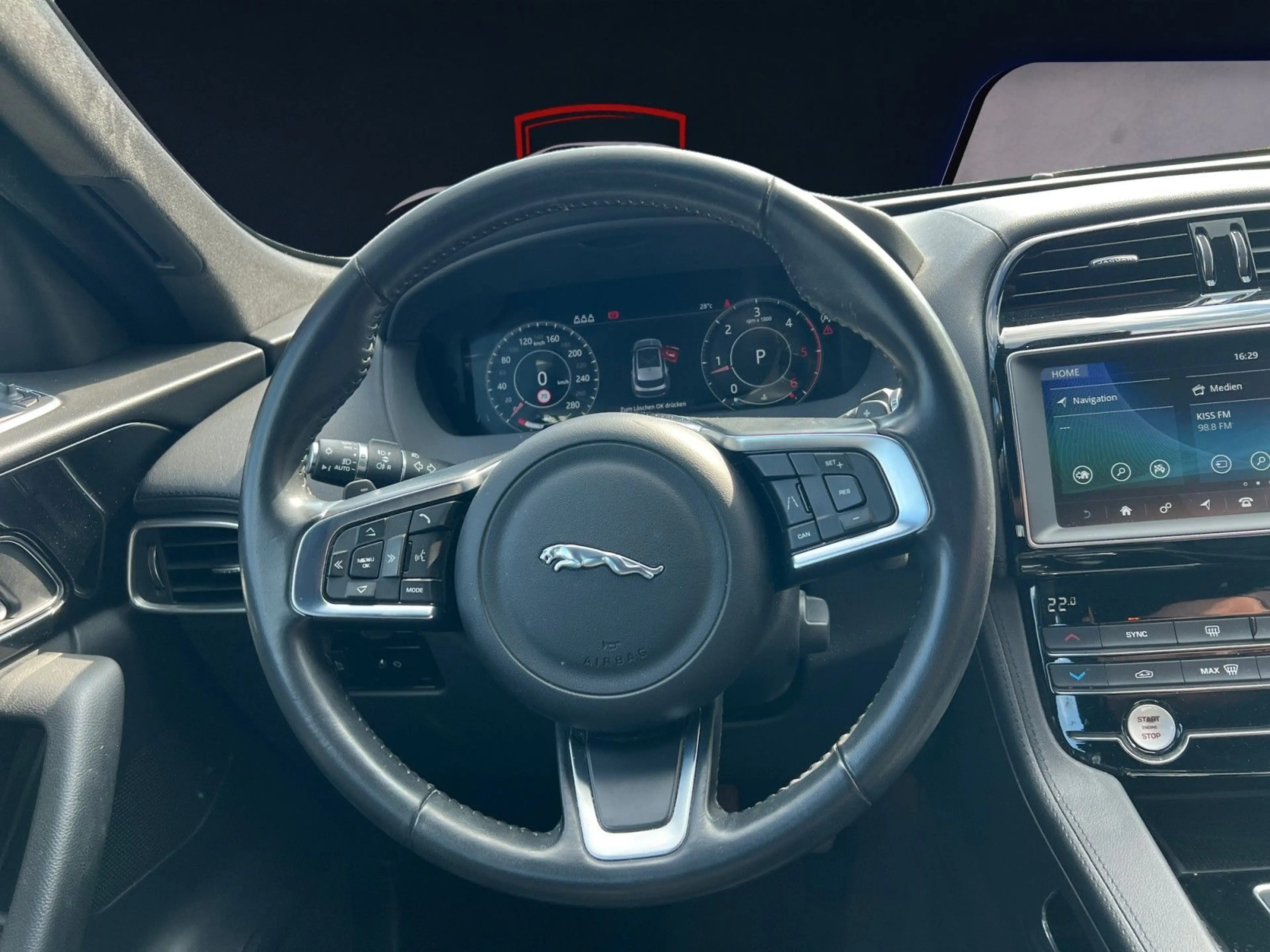 Jaguar F-Pace 25d Prestige AWD/Panorama/Kamera — photo 12