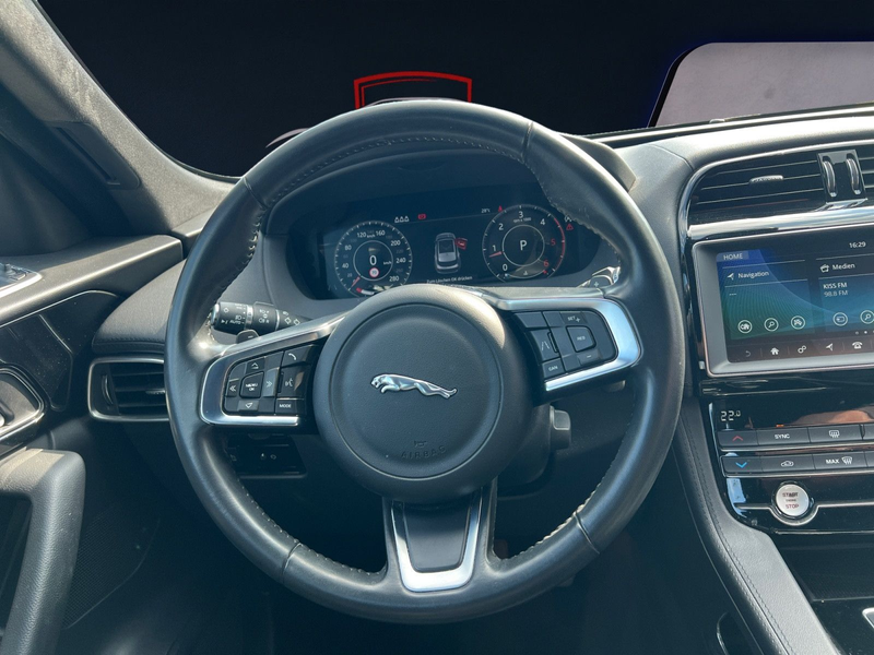 Jaguar F-Pace 25d Prestige AWD/Panorama/Kamera — photo 12