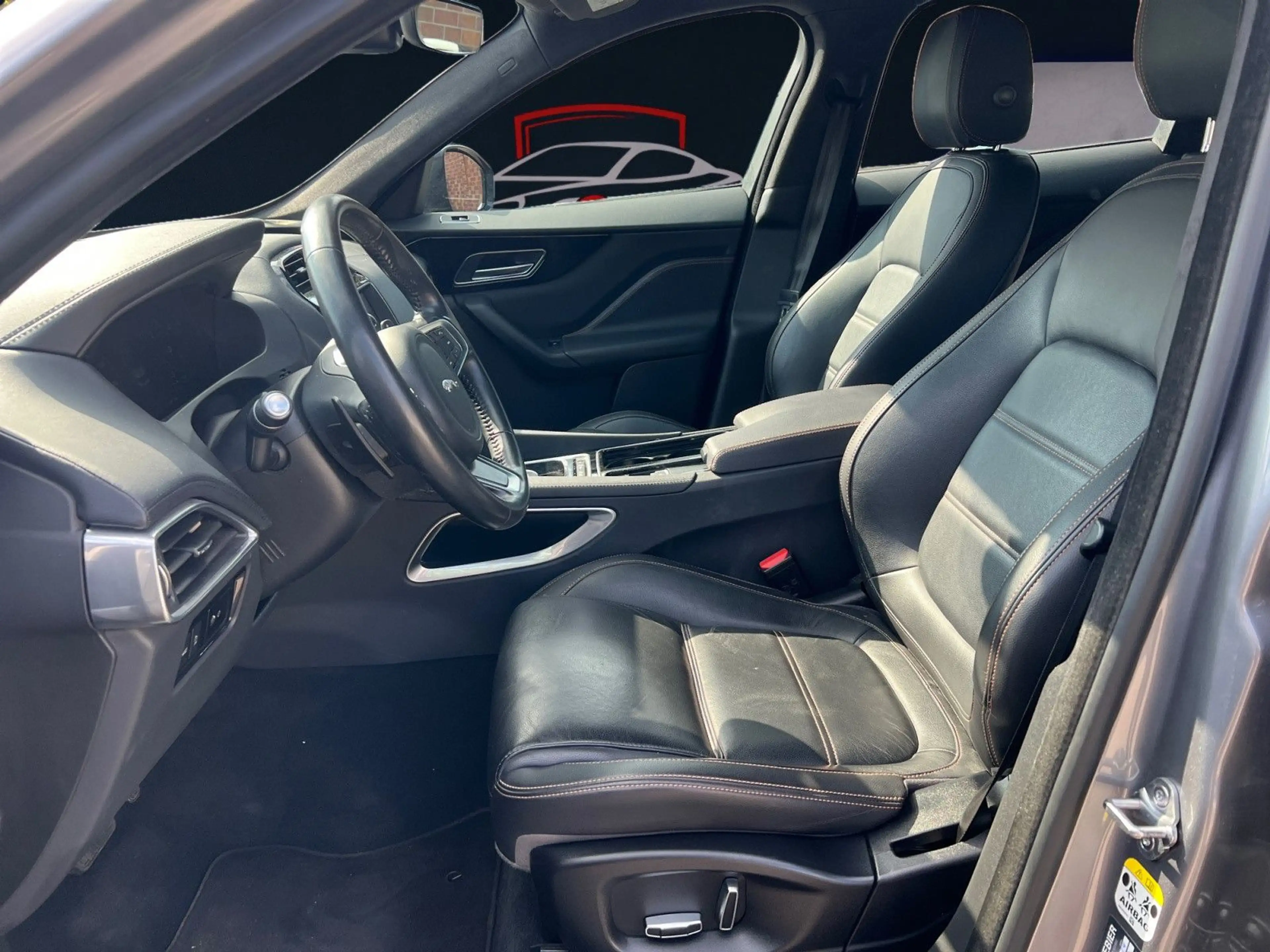 Jaguar F-Pace 25d Prestige AWD/Panorama/Kamera — photo 9