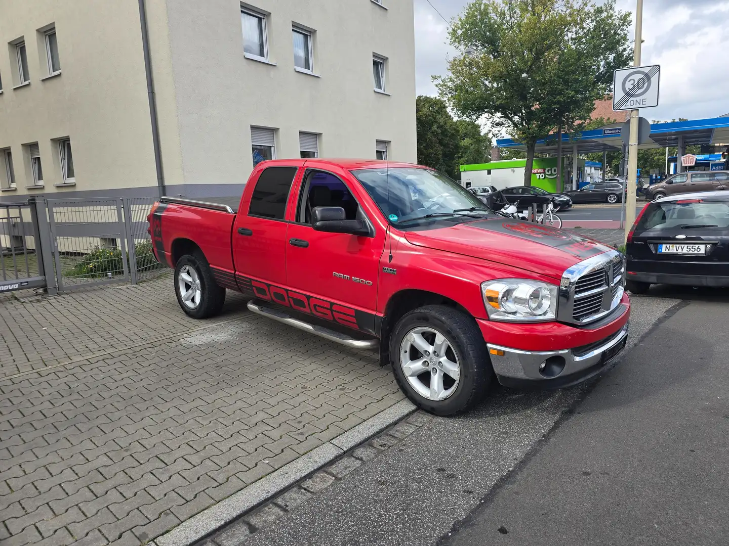 Dodge RAM 5,7 Hemi Rot - 2