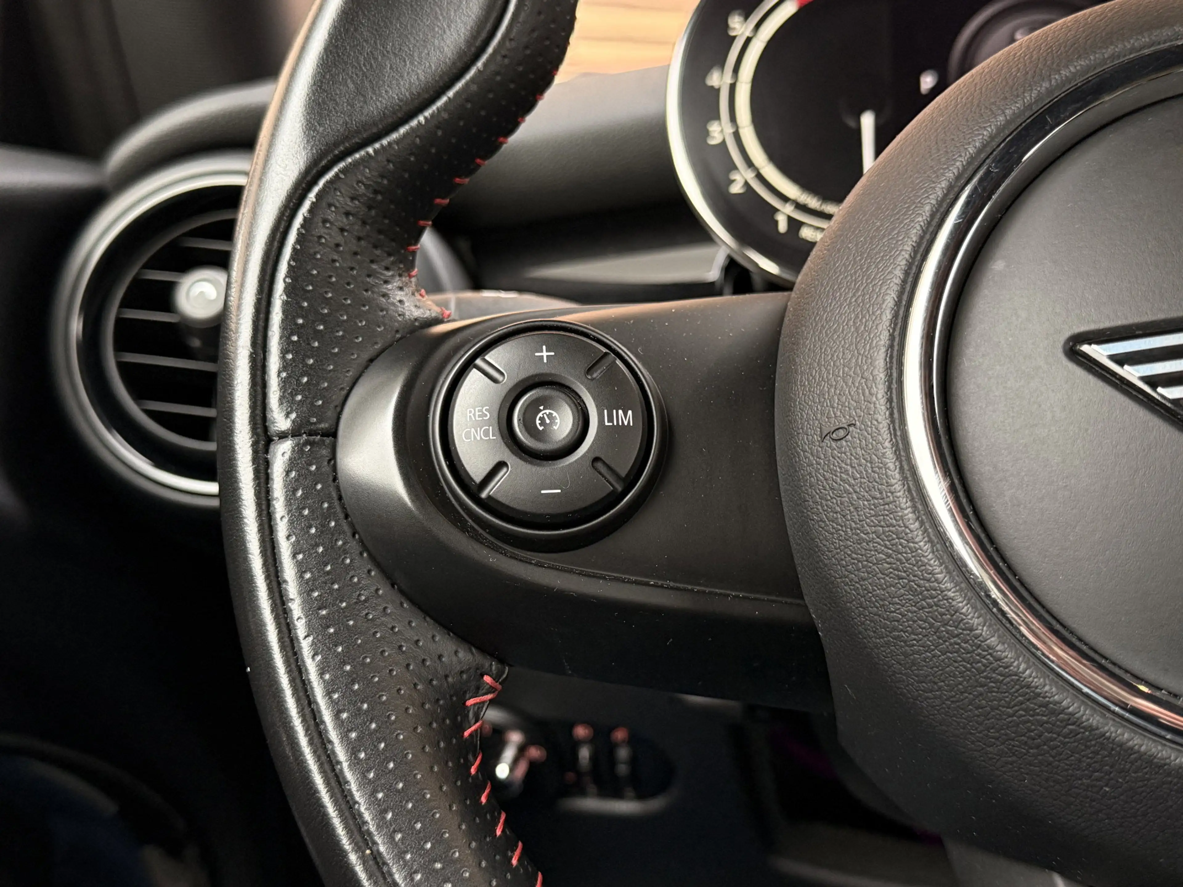 MINI Cooper Mini 1.5 Business Edition — photo 25