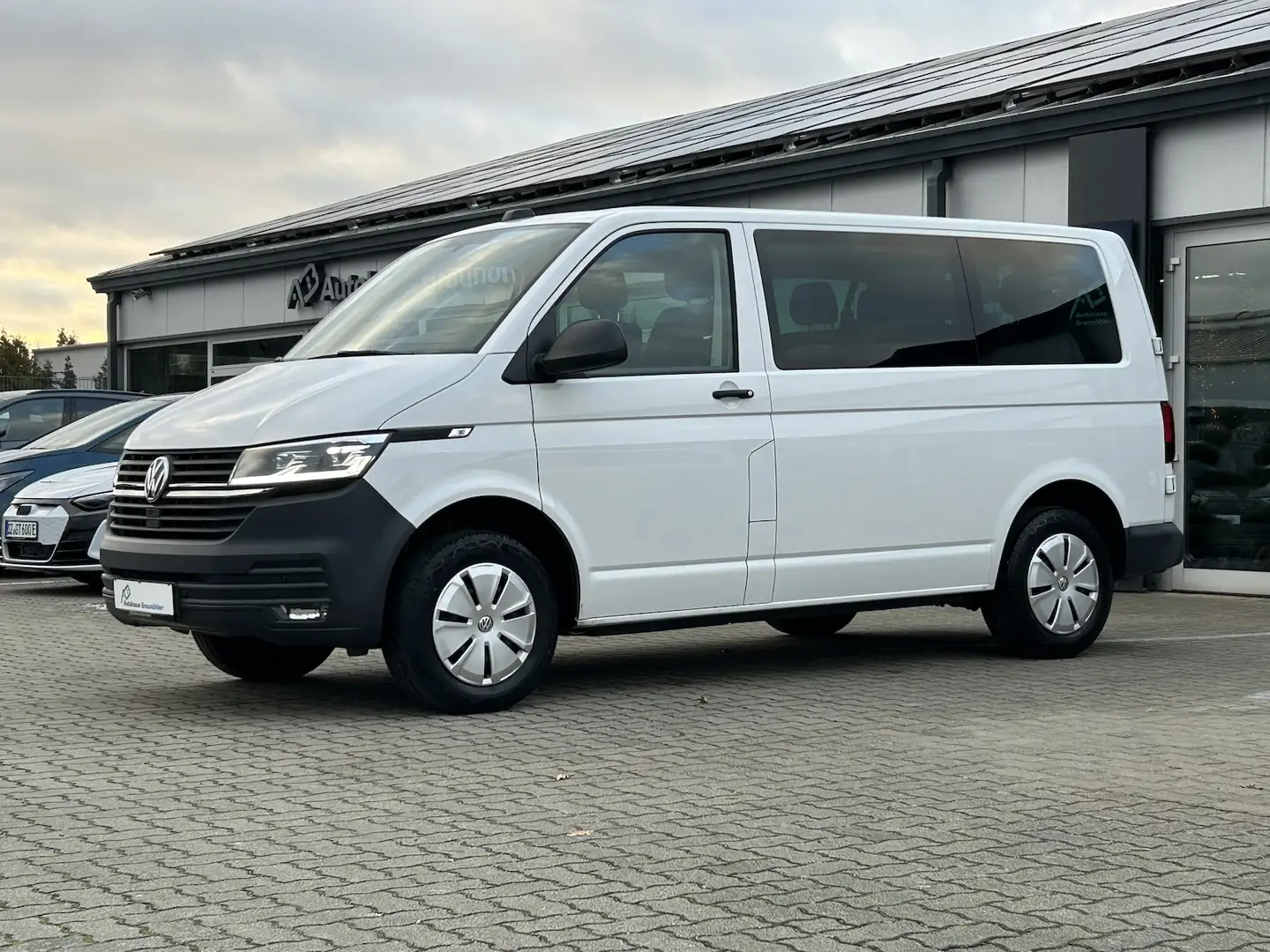 Volkswagen T6.1 Transporter 2.0 TDI DSG*AHK*Flügel*LED*SHZ*Standhzg* Weiß - 2