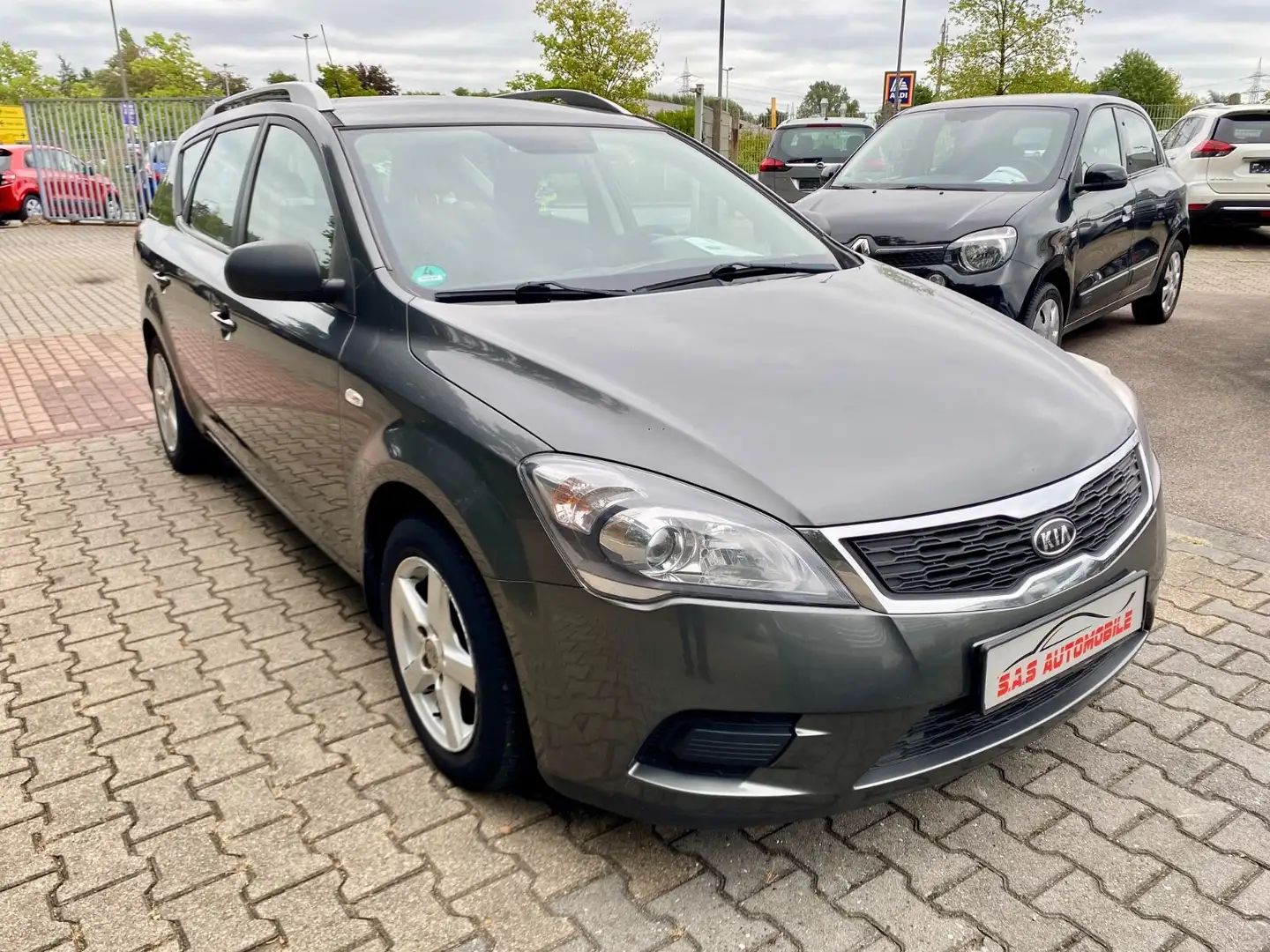 Kia Ceed SW / cee'd SW / Gepflegter Zustand/2 Hand Argent - 1