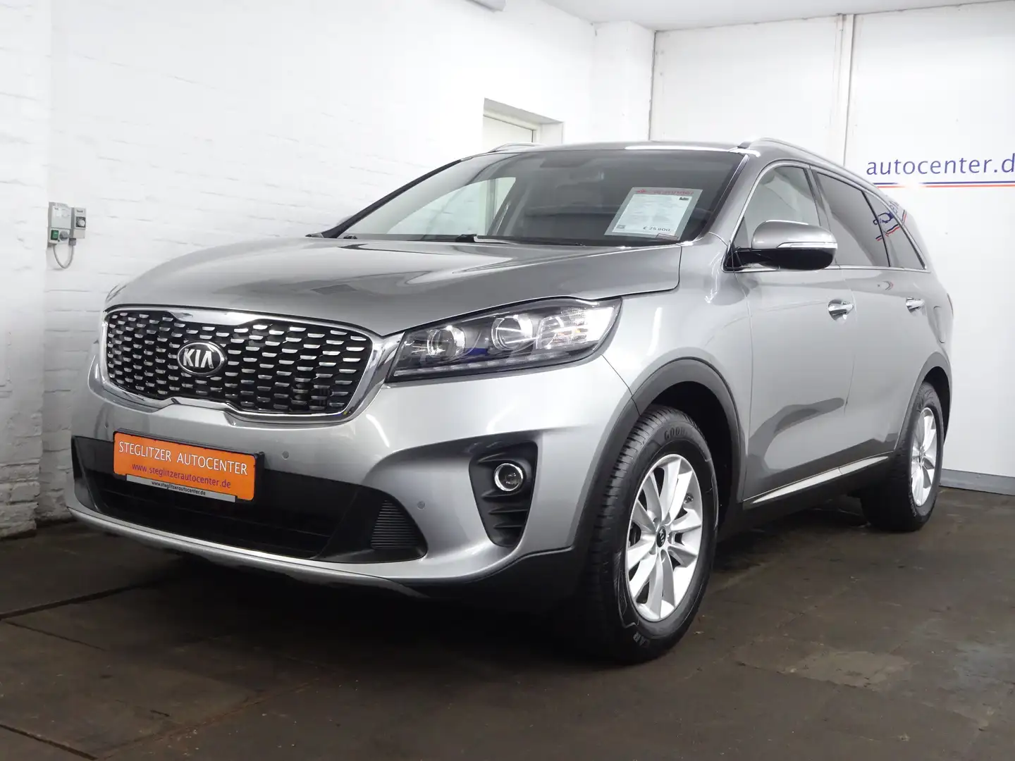 Kia Sorento 2.2 CRDi Vision 2WD Aut/Navi/Kamera/PDC/KEY/4xSHZ Grijs - 1