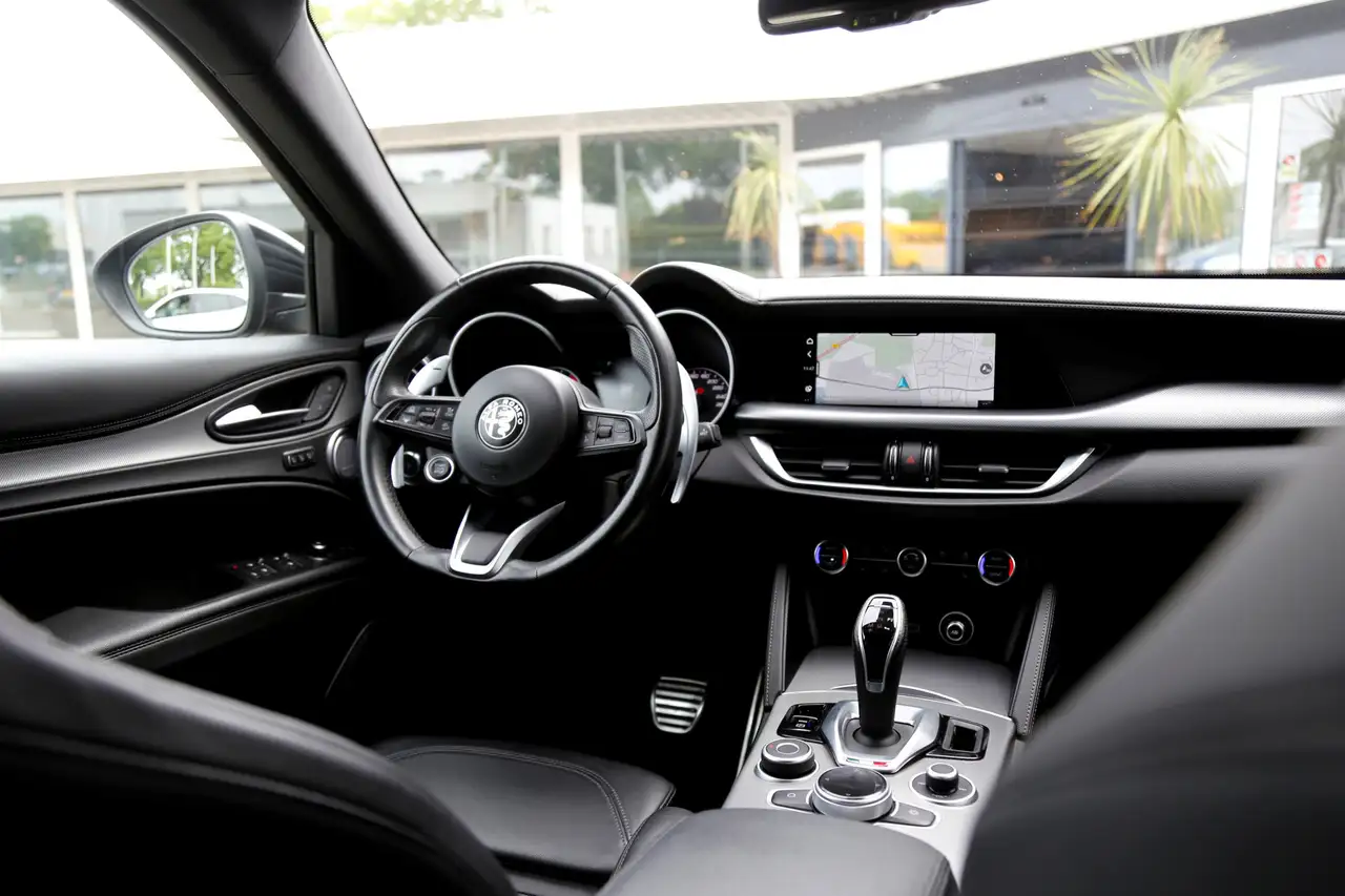 Alfa Romeo Stelvio 2023 — фото 39