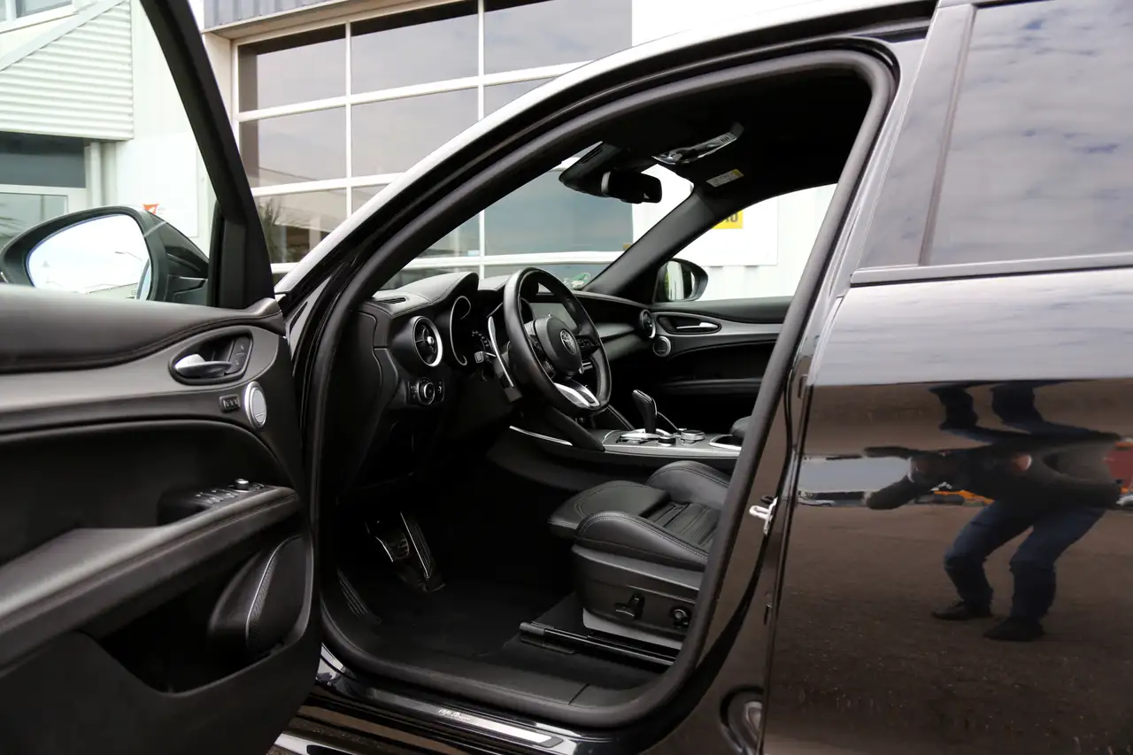 Alfa Romeo Stelvio 2023