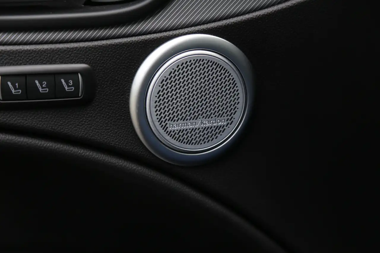 Alfa Romeo Stelvio 2023 — фото 12