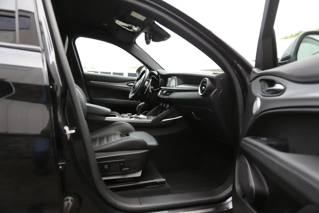 Alfa Romeo Stelvio 2023 — фото 33