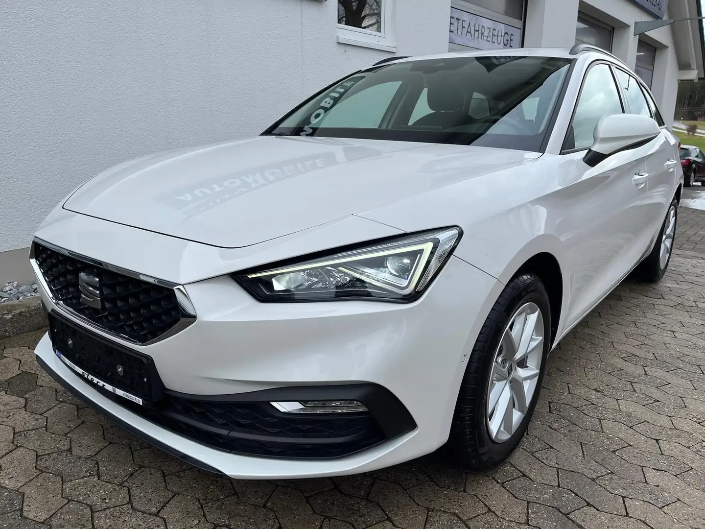 SEAT Leon Kombi Style 2.0 TDI DSG LED NAVI ACC PANO Weiß - 2