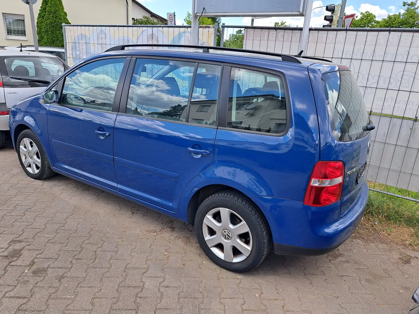 Volkswagen Touran * Automatik - Klimaanlage  * Blau - 2