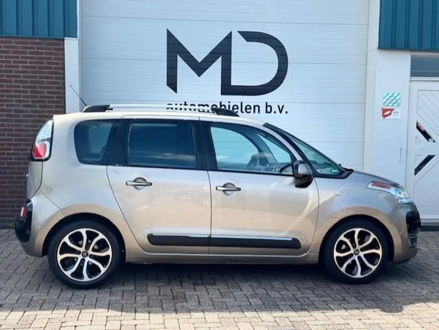 Citroen C3 Picasso 1.4 VTi Exclusive - Dealer onderhouden Beige - 2