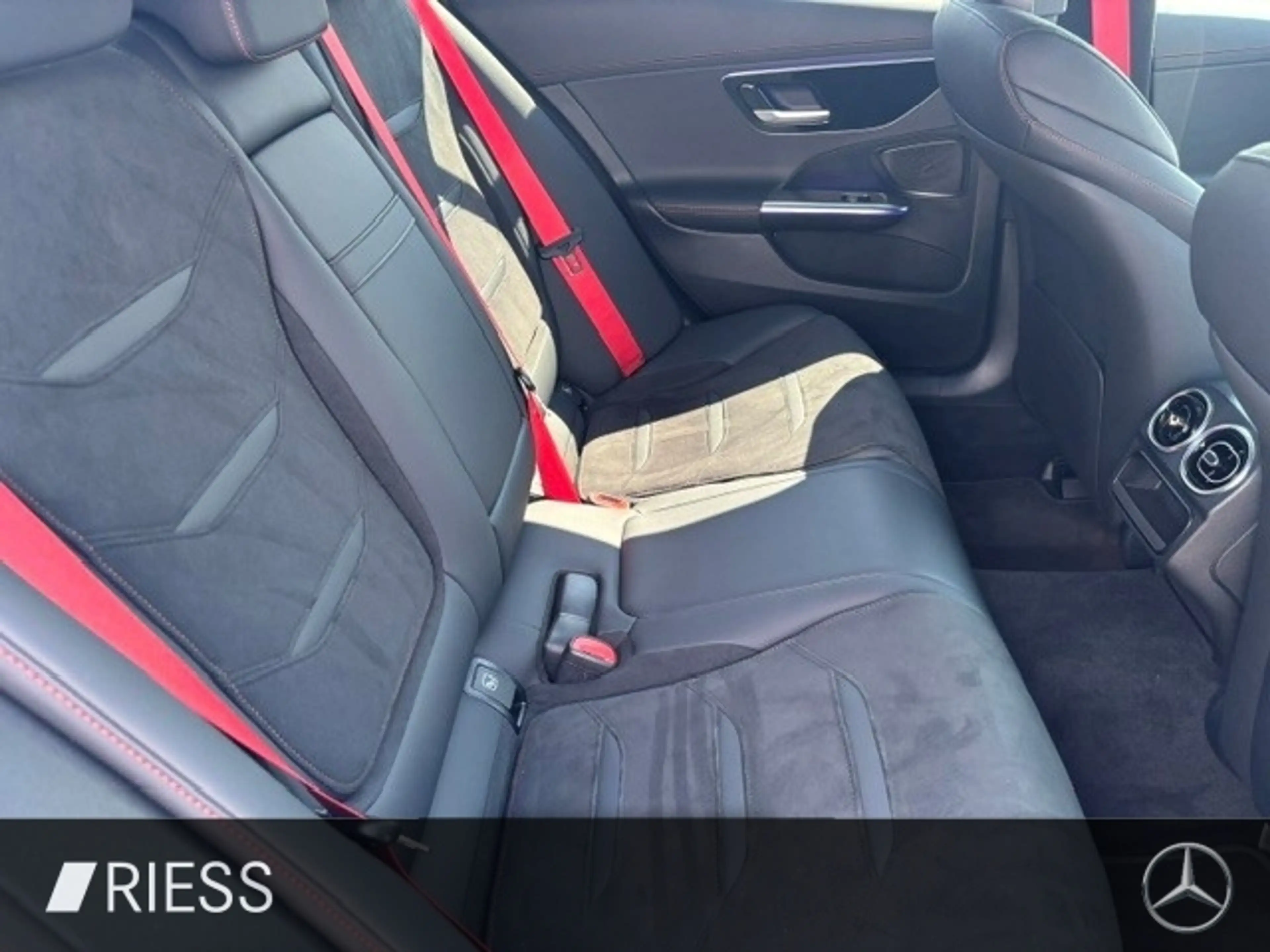 Mercedes-Benz C 43 AMG 4M AMG Sport Night Dist Pano Standh 360 — photo 11