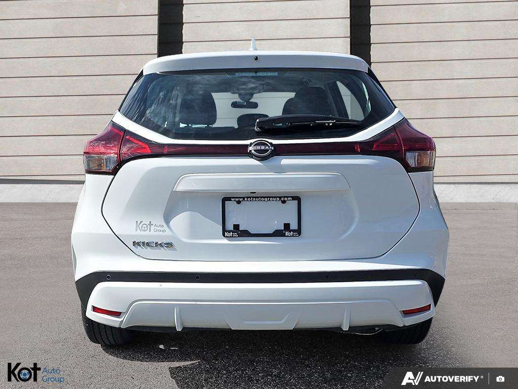 2025 Nissan Kicks SV FWD, Locally Owned and Driven, Clean Carfax, Bl — снимка 5