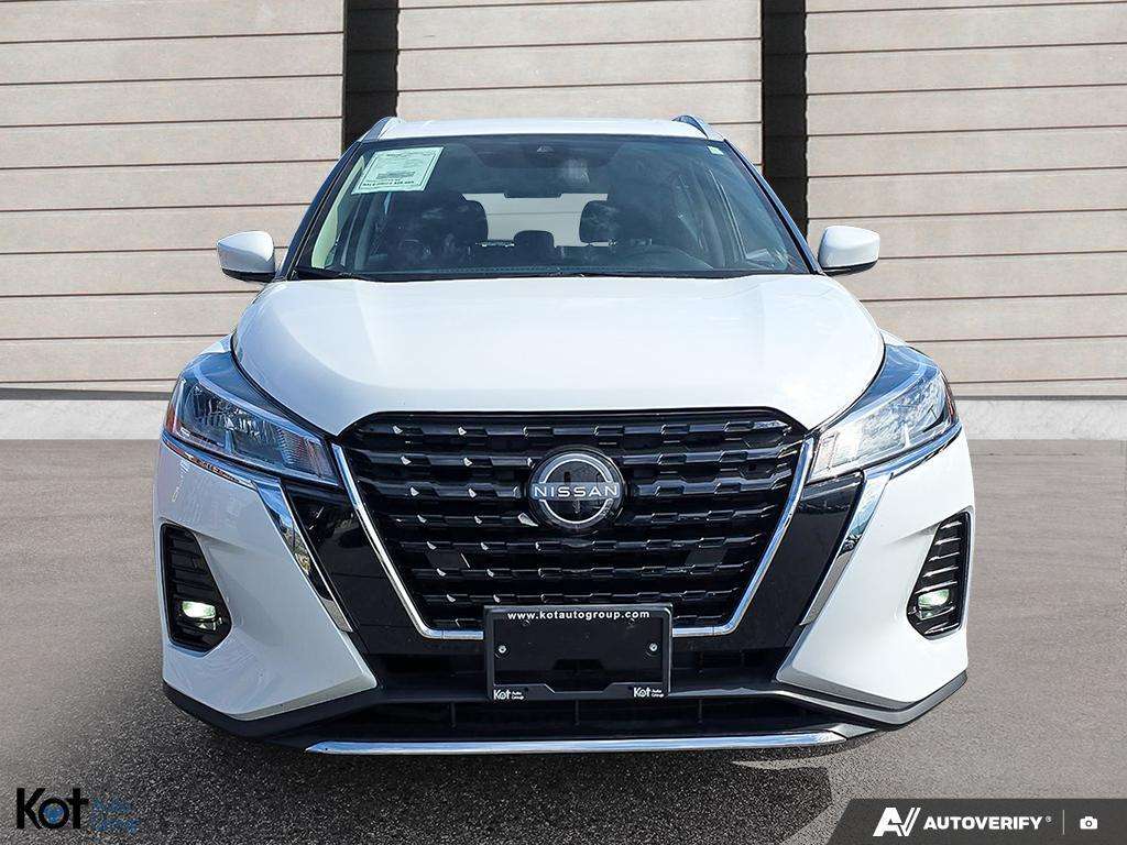 2025 Nissan Kicks SV FWD, Locally Owned and Driven, Clean Carfax, Bl — снимка 2