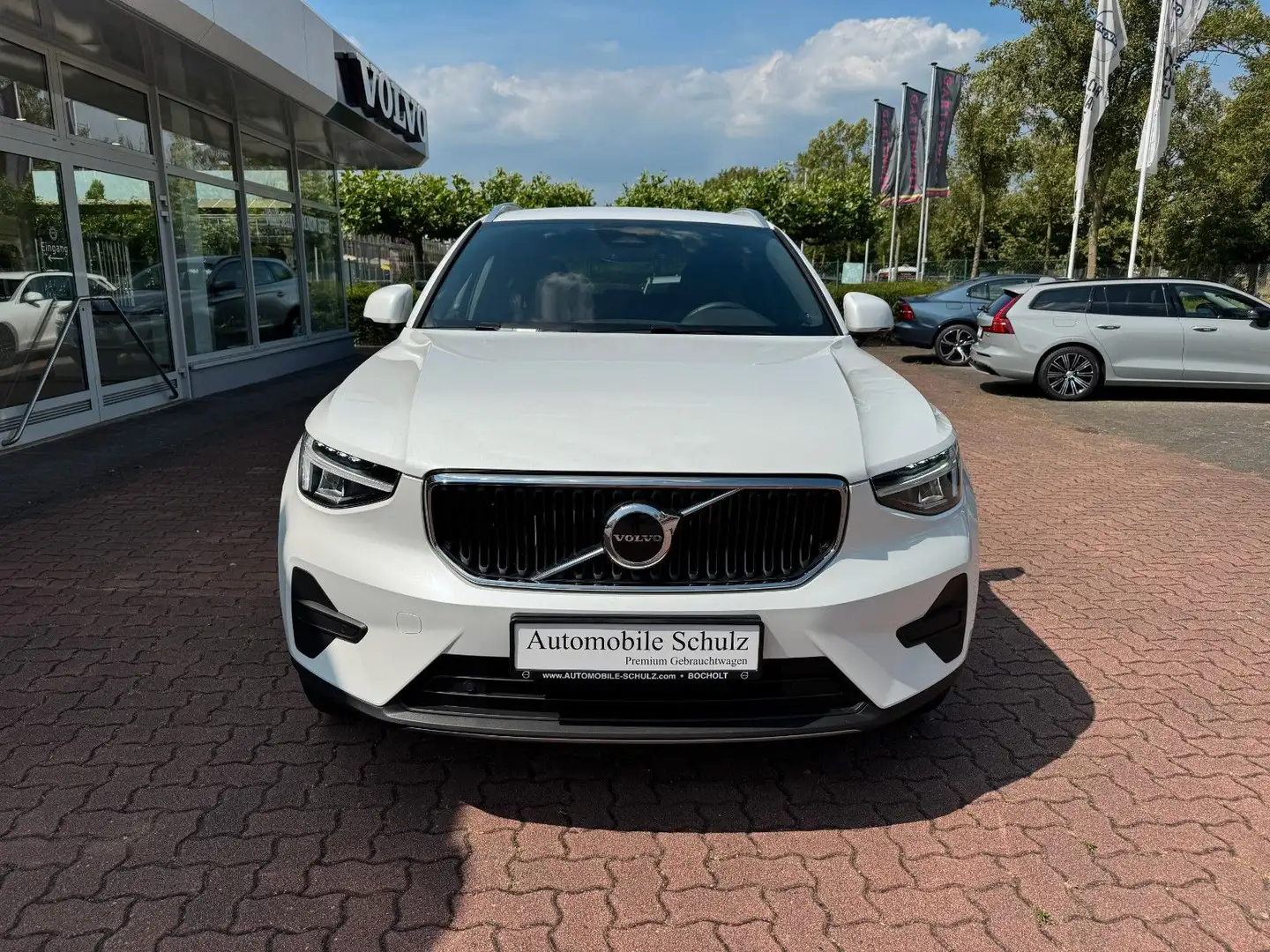 Volvo XC40 B3 Core DCT Weiß - 2