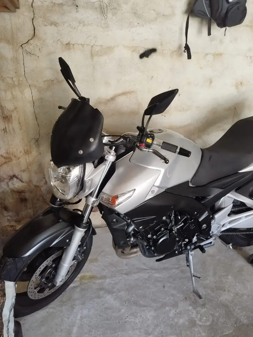 Suzuki GSR 600 Gri - 2