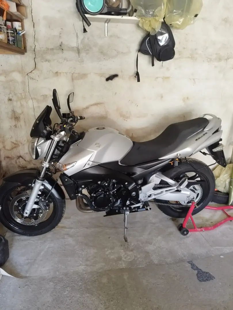 Suzuki GSR 600 Gri - 1