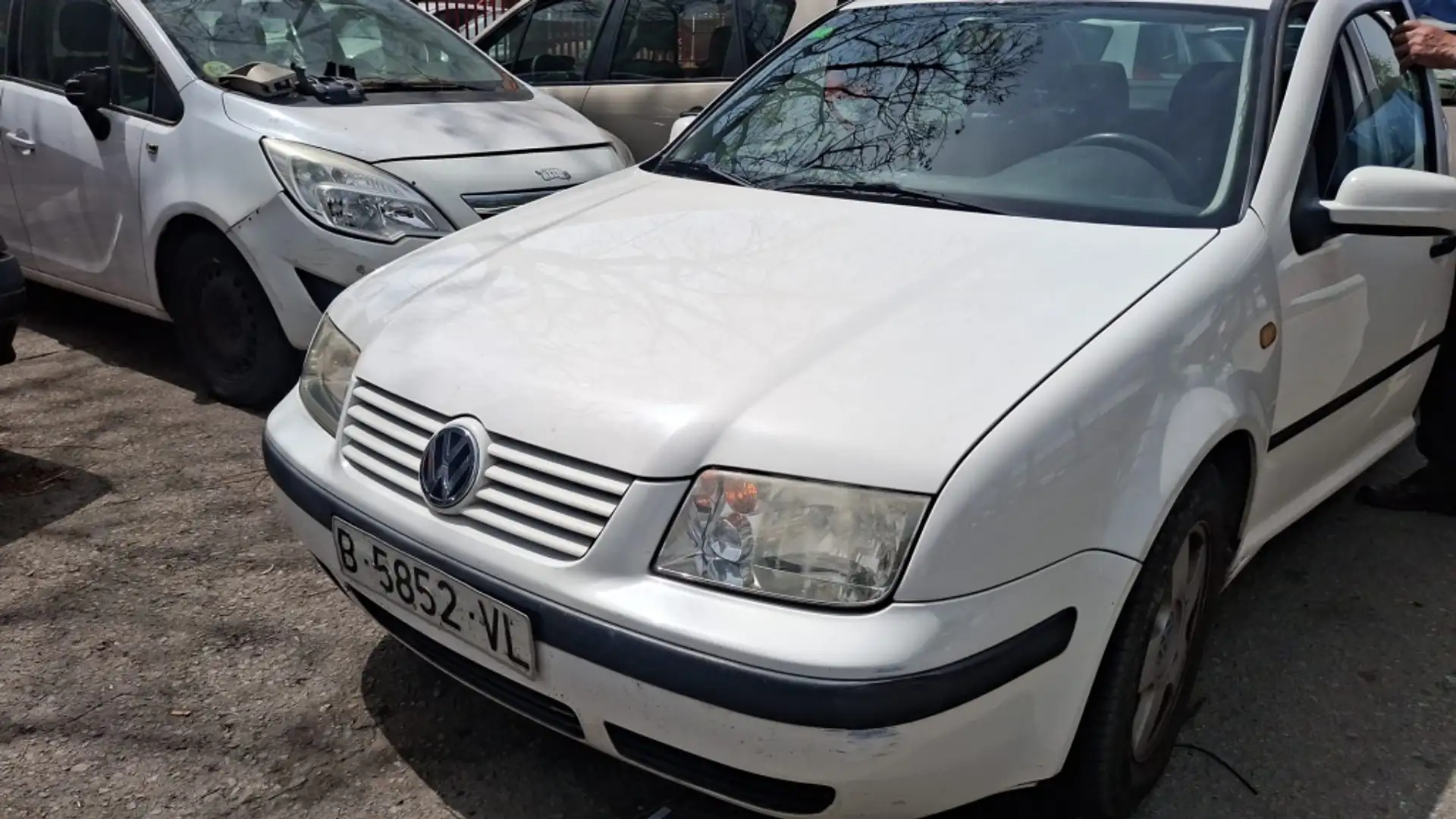 Volkswagen Bora 1.6 Highline - 1