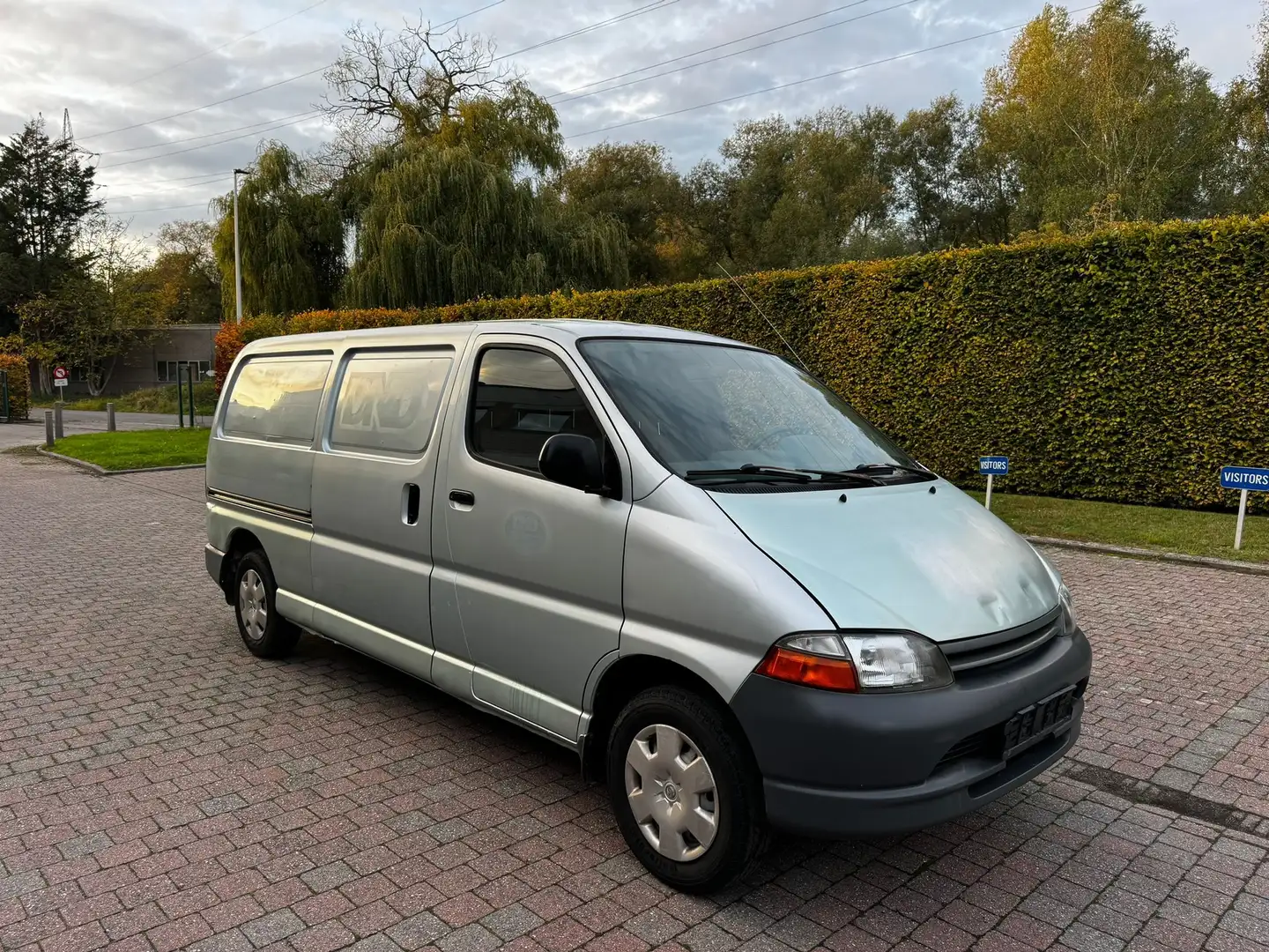 Toyota Hiace LONG CHÂSSIS 2.4 Diesel NORMAL MOTEUR ORDINAIRE Argent - 1