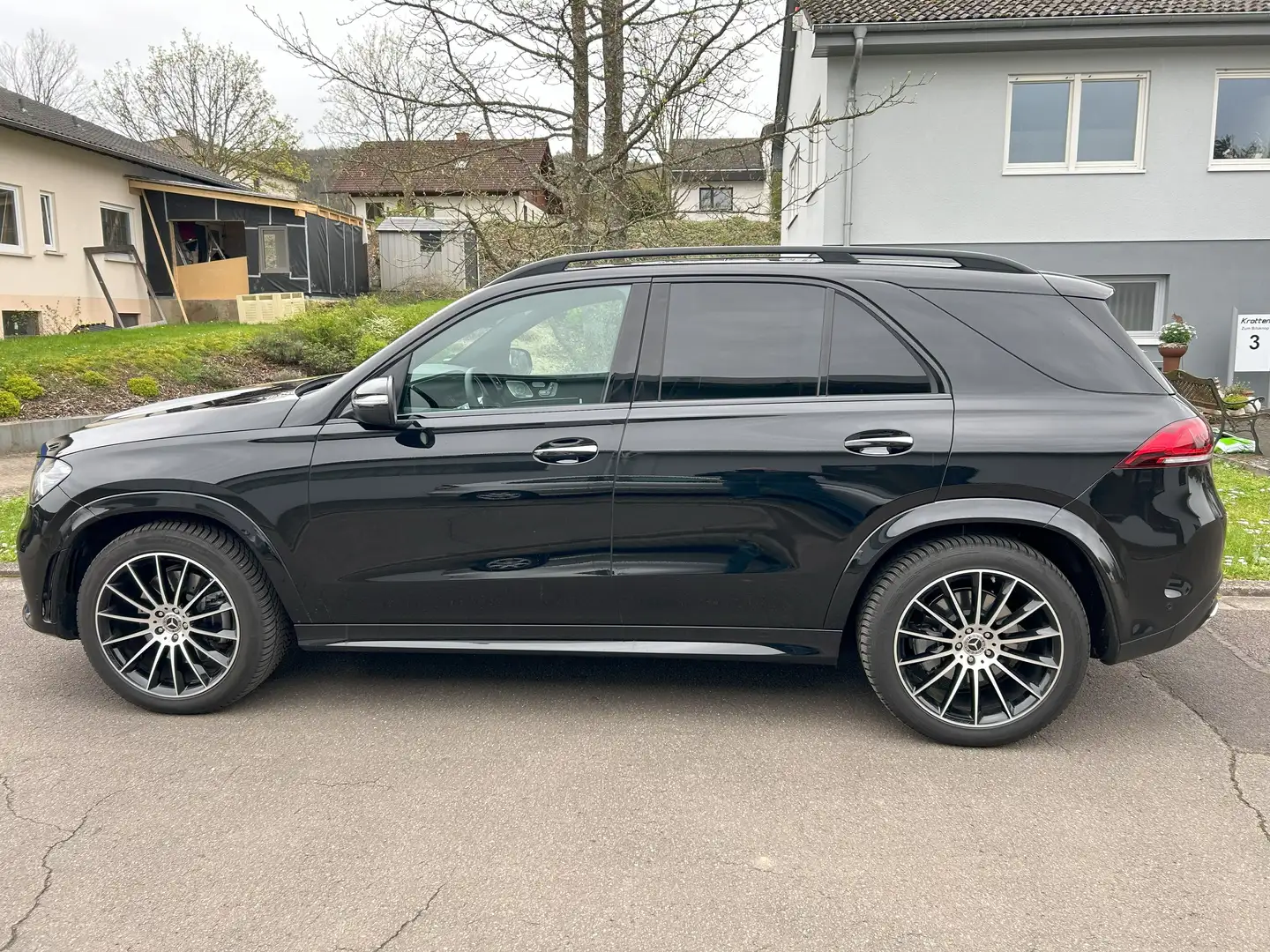 Mercedes-Benz GLE 300 d 4Matic Fekete - 2