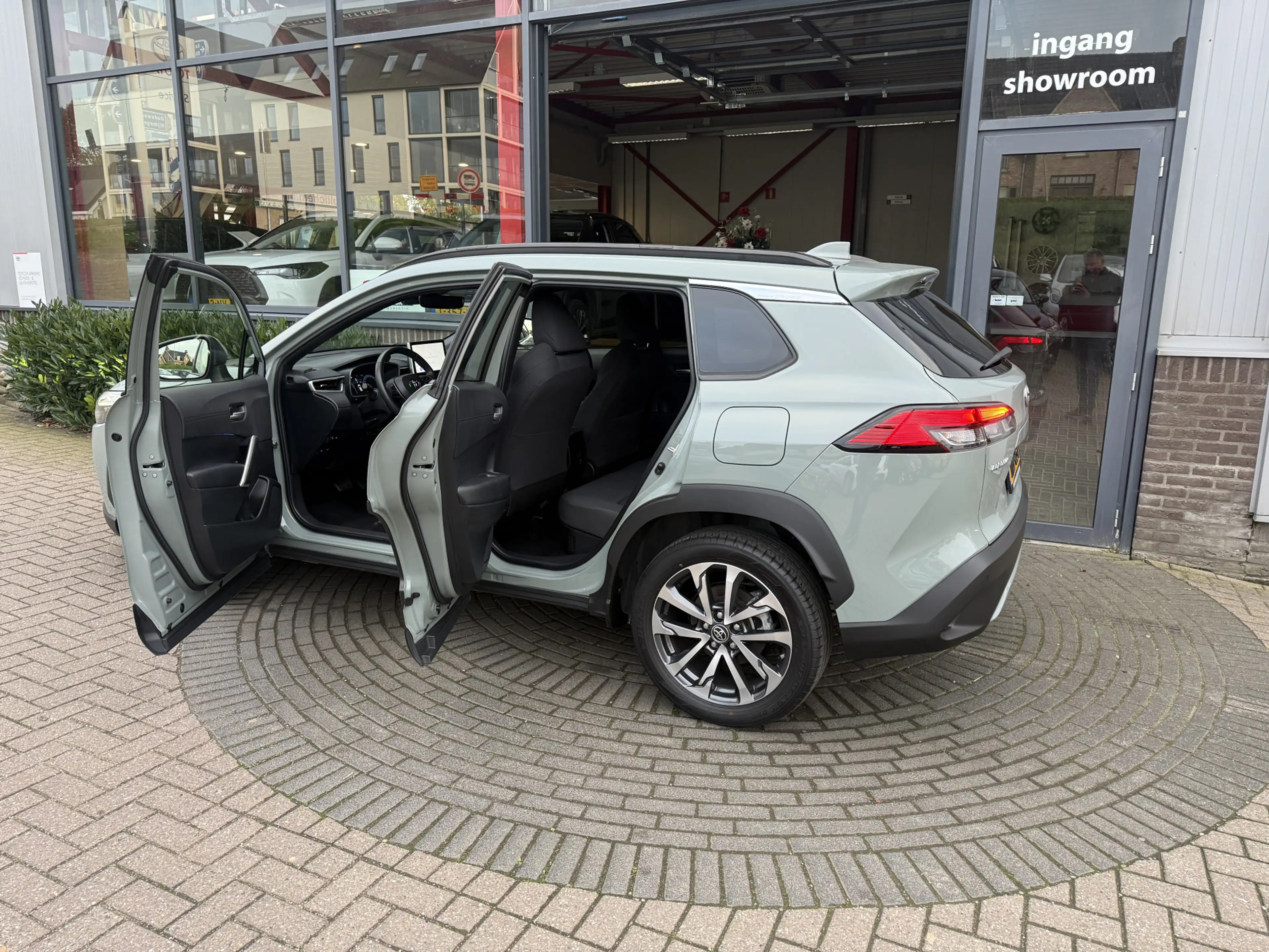 Toyota Corolla Cross 2.0 High Power Hybrid First Edition — photo 7