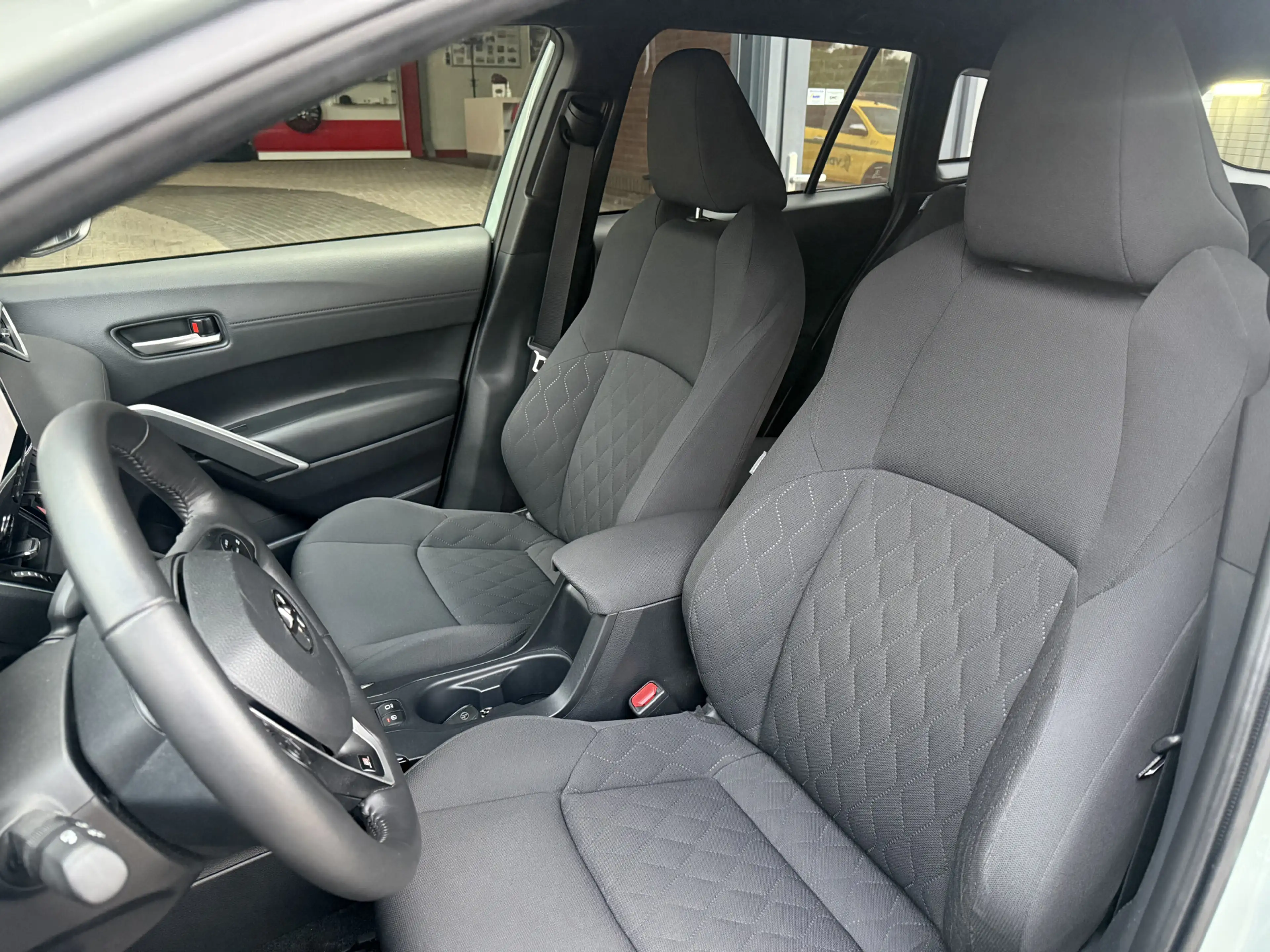 Toyota Corolla Cross 2.0 High Power Hybrid First Edition — photo 14