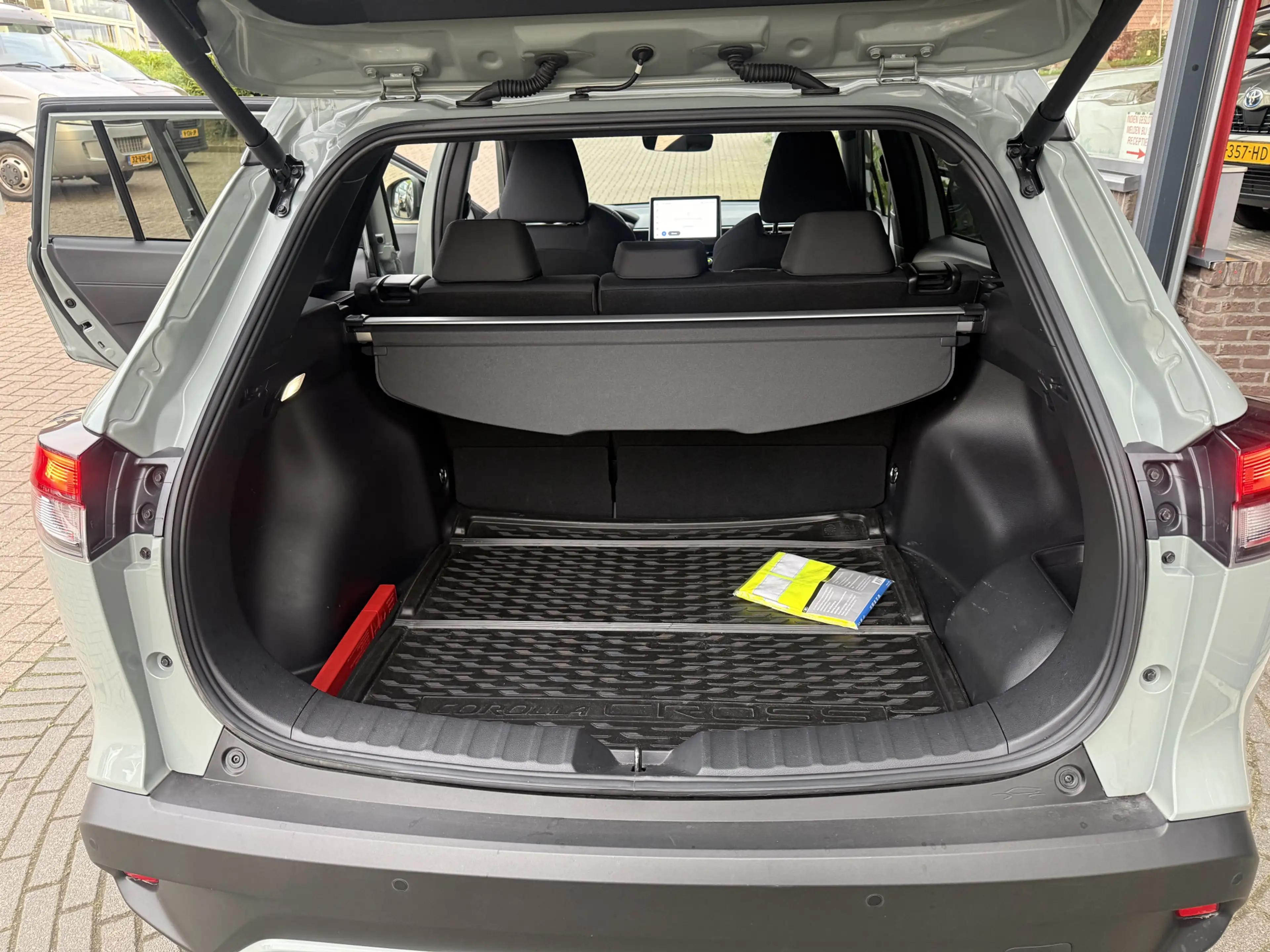 Toyota Corolla Cross 2.0 High Power Hybrid First Edition — photo 8