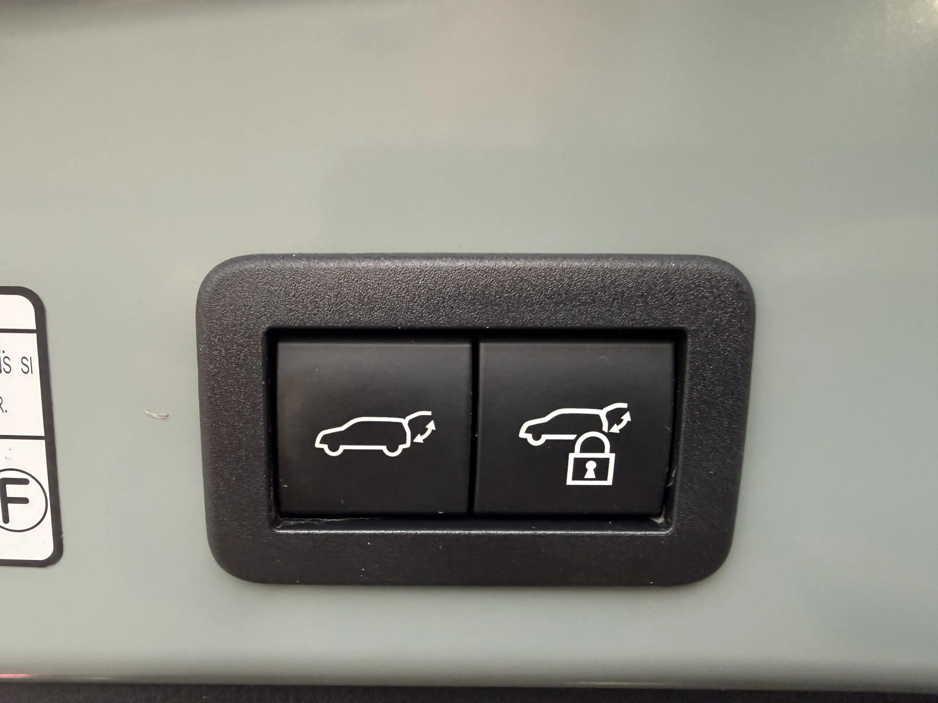 Toyota Corolla Cross 2.0 High Power Hybrid First Edition — photo 9