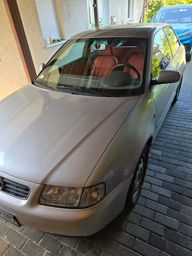 Audi A3 A3 1.6 Attraction Срібний - 1