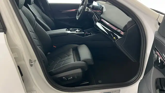 BMW i5 xDrive40 Ansicht 5