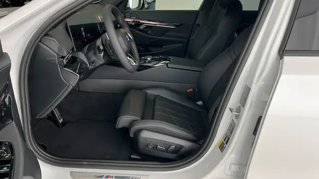 BMW i5 xDrive40 Ansicht 11