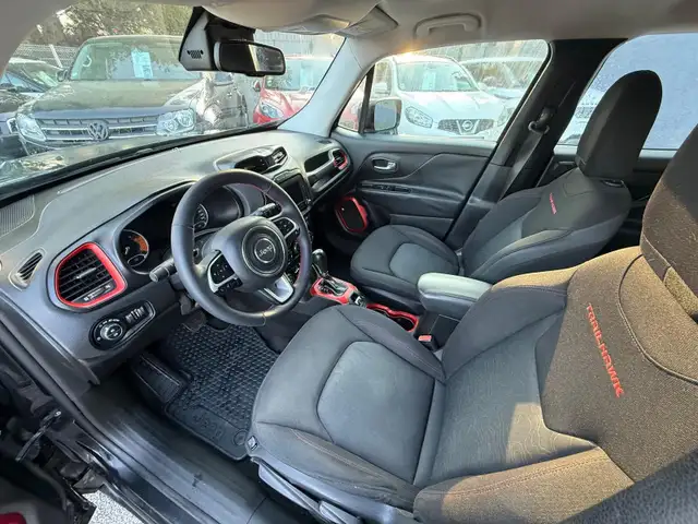 Jeep Renegade view 8