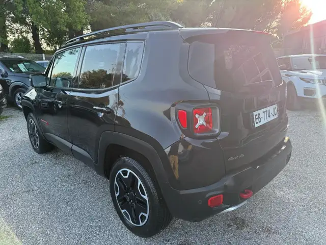 Jeep Renegade view 3