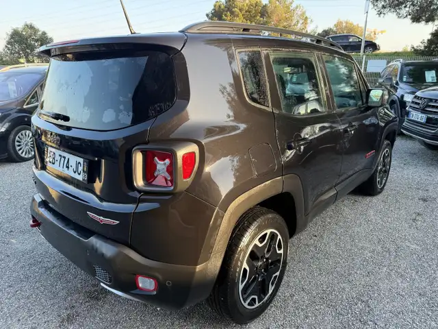 Jeep Renegade view 5