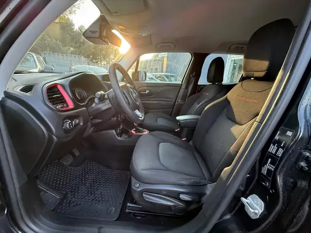 Jeep Renegade view 9